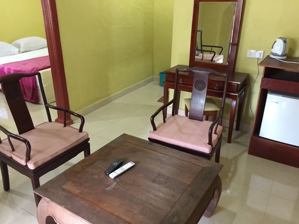 Bohok Guesthouse Pantai Cenang (Langkawi) Buitenkant foto