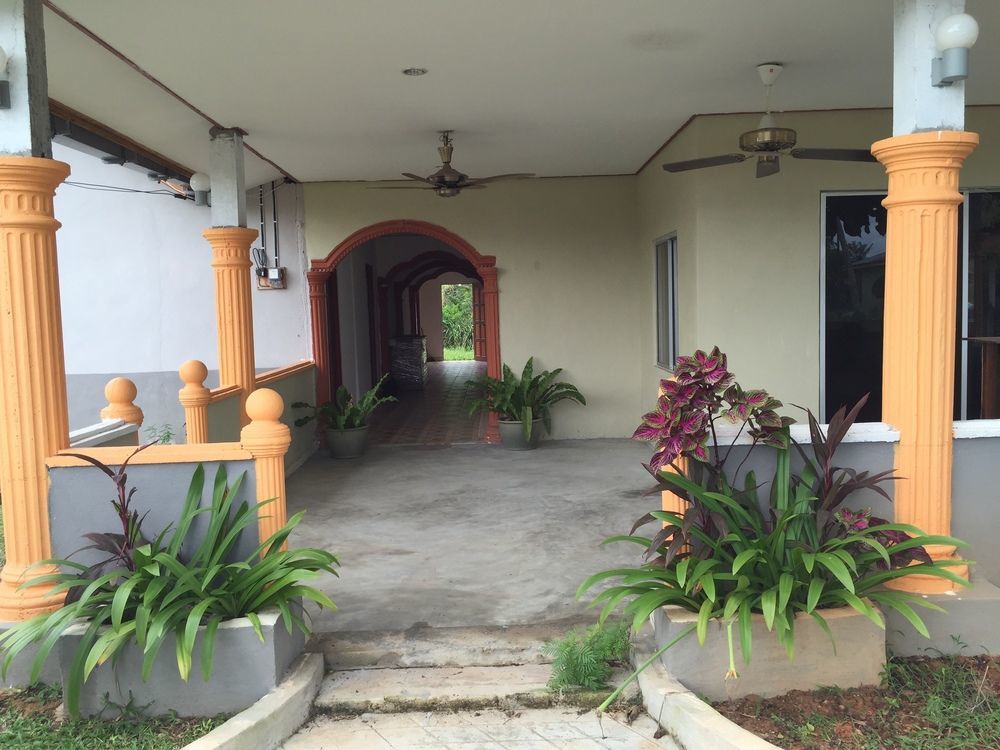 Bohok Guesthouse Pantai Cenang (Langkawi) Buitenkant foto