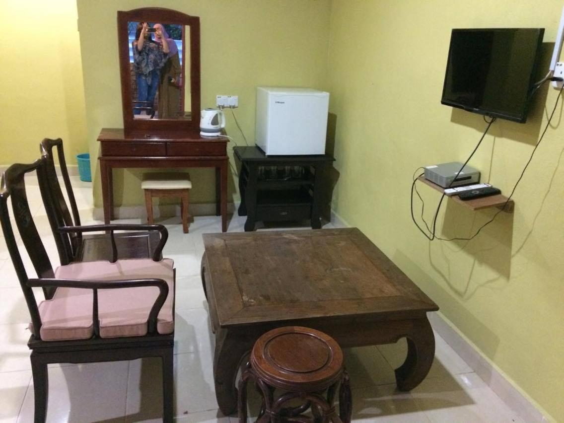 Bohok Guesthouse Pantai Cenang (Langkawi) Buitenkant foto